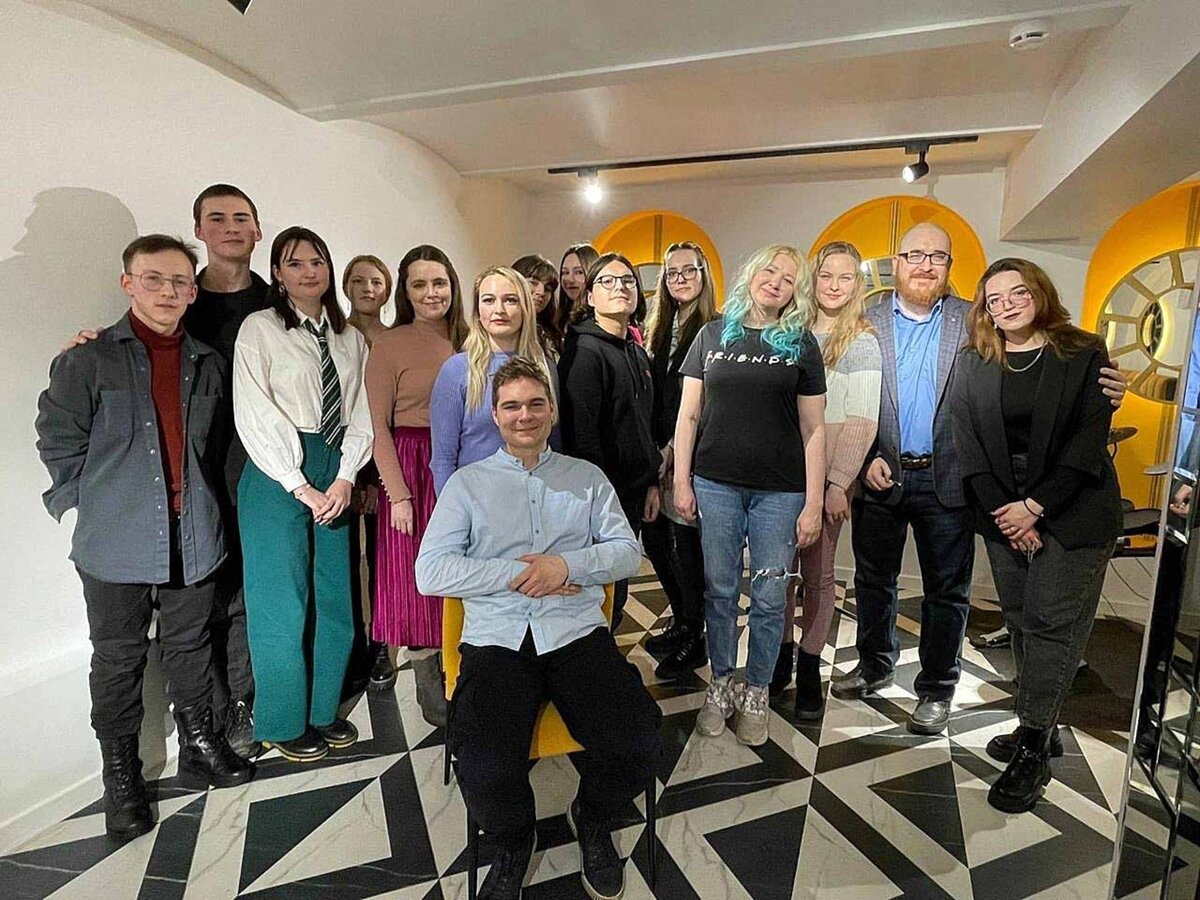 Горящие глаза и рифм богатство создали поэтическое братство. Фото: Аделина ИМАНГУЛОВА