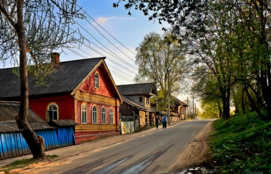 Покажи дом город. Провинциальная улица маленького города. Захолустье провинциальный городок. Улица провинциального городка. Улица с деревянными домами.