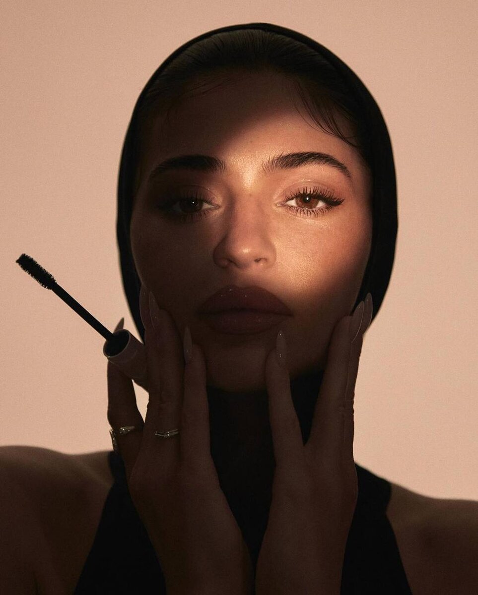    Кайли Дженнер анонсировала выход первой туши для ресниц Kylie Cosmetics (фото 2)