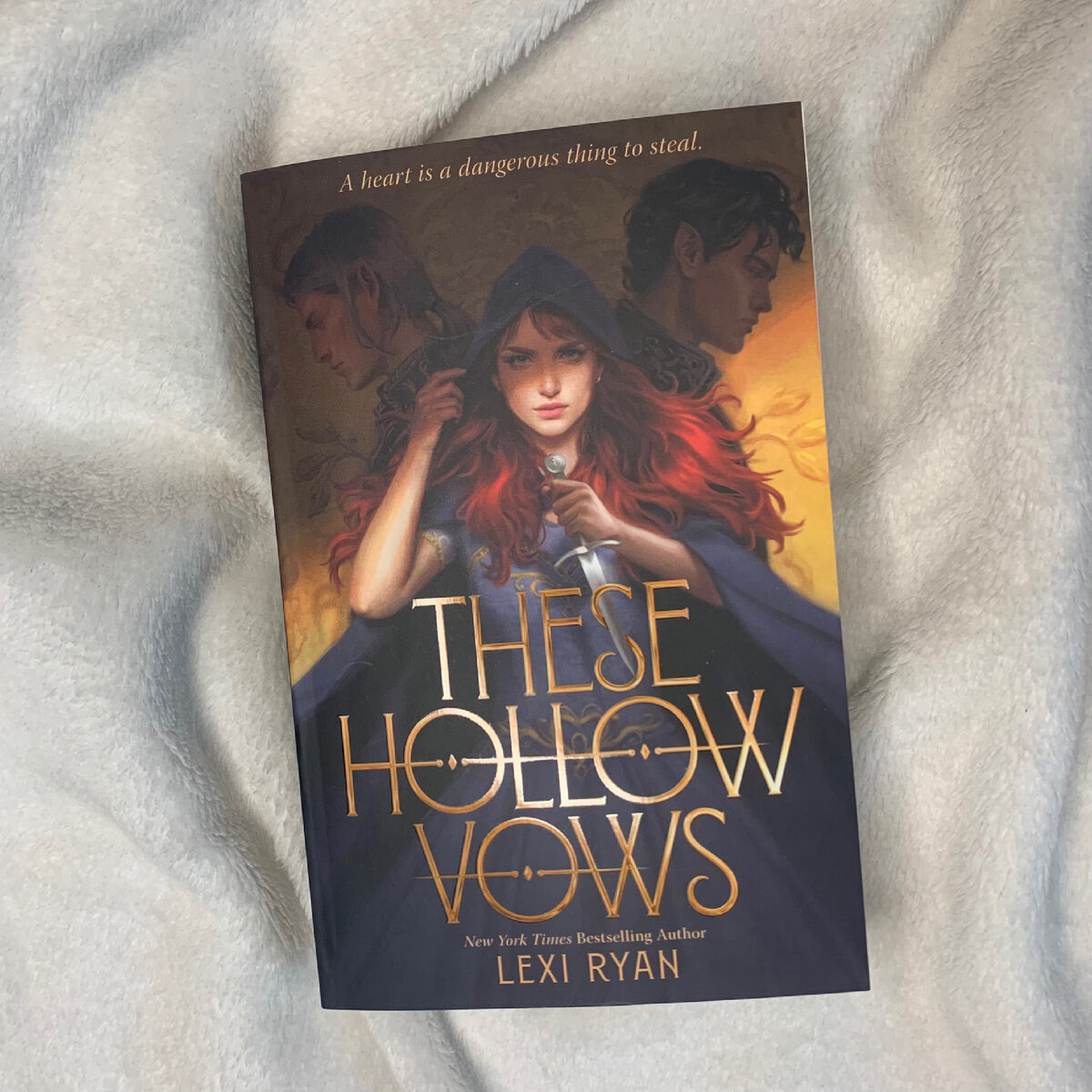 «Эти лживые клятвы» в оригинальном издании на английском 