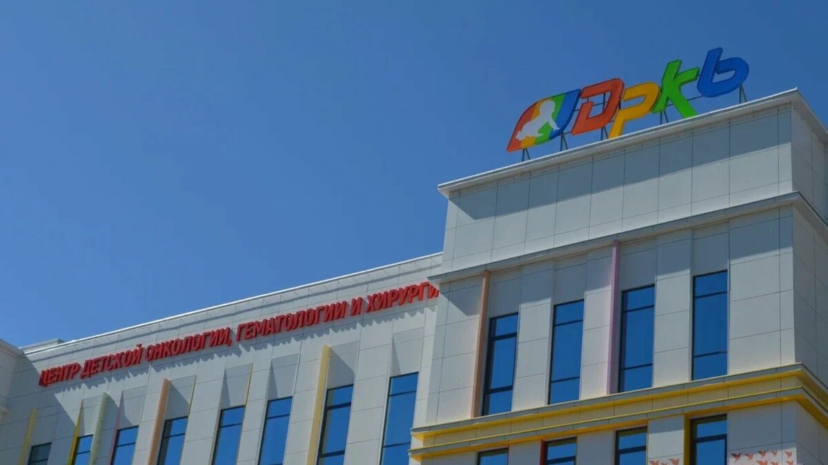     Подросток, который накануне госпитализирован Детскую республиканскую клиническую больницу (ДРКБ) после падения на него футбольных ворот, находится в тяжелом состоянии. Такой ответ поступил от пресс-службы медицинского учреждения на запрос Inkazan.
