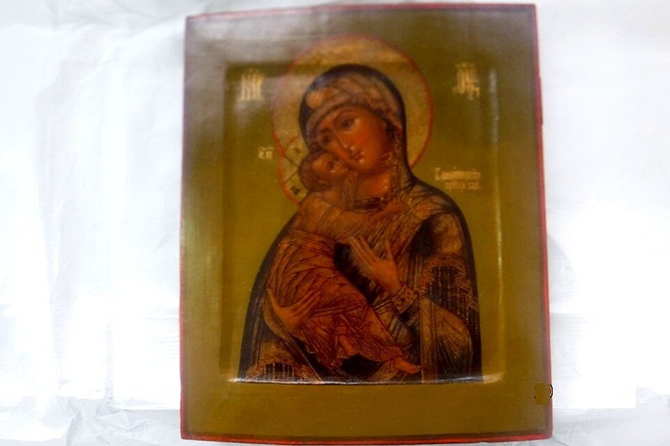     В багаже у мужчины было шесть старинных икон / Фото: СЗТУ