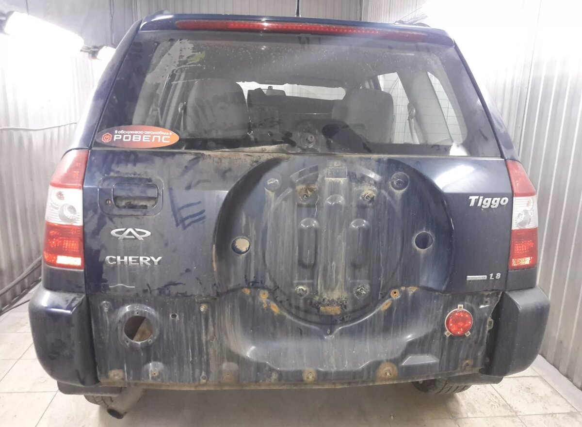 Кузов Chery Tiggo T11 начиная с 2008 года выпуска держался против коррозии значительно увереннее, чем прежние модели концерна. Спустя 10 лет эксплуатации он конечно давал "слабину", но не рассыпался на молекулы, а даже вполне себе поддавался ремонту. В южных регионах эти автомобили до сих пор на ходу.