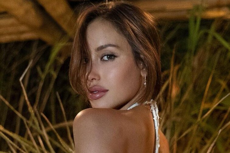     Невеста Тимати с обнаженной грудью вызвала бурные эмоции мамы рэпера