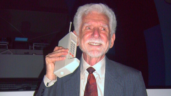    Какой сегодня праздник: 3 апреля – День рождения мобильного телефона Алина Городниченко