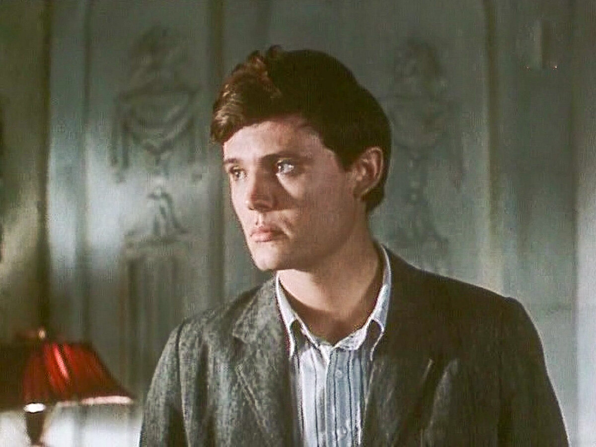 Конечно же Николай Антонович с Ромашкой были отвратительными созданиями. Но у них все-таки была причина - безответная любовь. Это, разумеется, не оправдание, но объяснение.-4