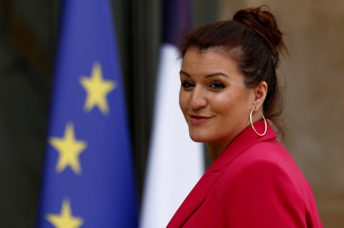    Члена кабмина Франции раскритиковали из-за фото для эротического журнала