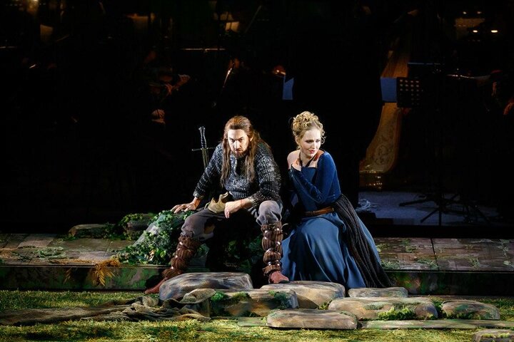 Опера "Ламмермурская невеста" - современная постановка. Фото из открытых источников