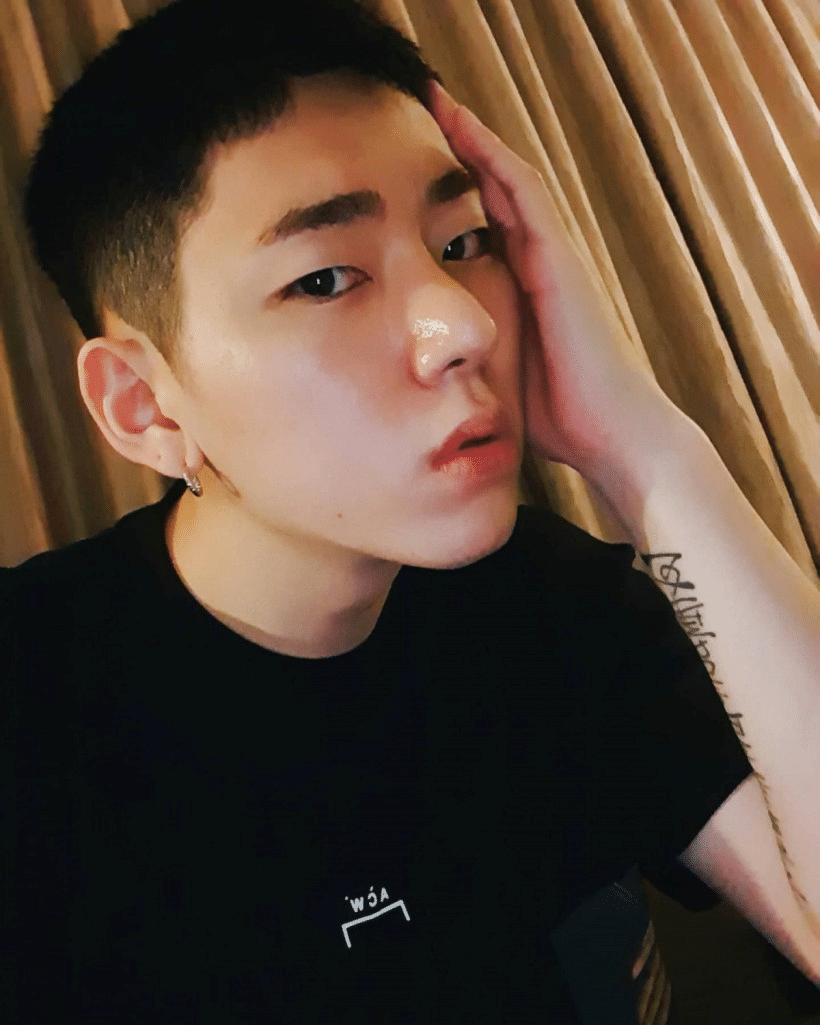 В данном списке Зико является первым, кого стоит упомянуть, благодаря противоречивой одежде в его музыкальном видео «Tough Cookie». Несмотря на то, что долгожданный выпуск получил много внимания за музыку, внимание также привлекли и наряды Зико на 3:36 и 4:11 минутах видео, где был показан флаг Конфедерации. Репера быстро раскритиковали за флаг, с контекстом расизма, рабства и печально известного символа ненависти.