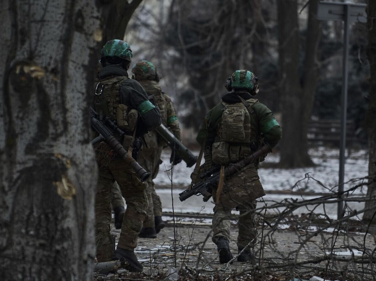    Украинские военные в Артемовске© AP Photo / LIBKOS