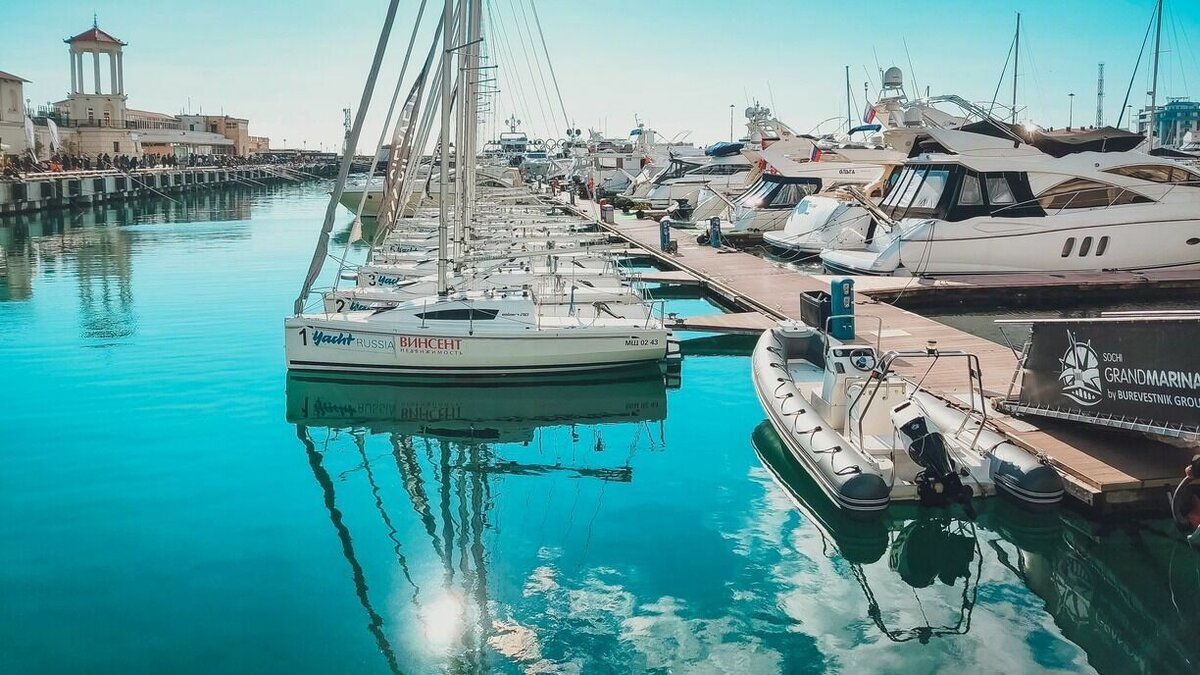     Владивосток — город у моря, а значит и транспорт тоже должен быть морским. Корреспондент «Восток-Медиа» выбрал самые дорогие яхты, из представленных приморскими продавцами.