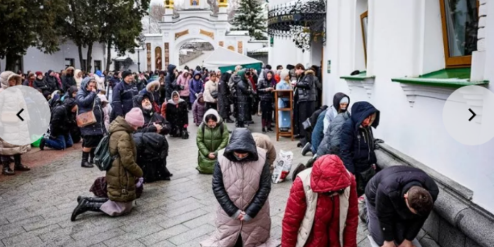 На молебне у стен Киево-Печерской Лавры
