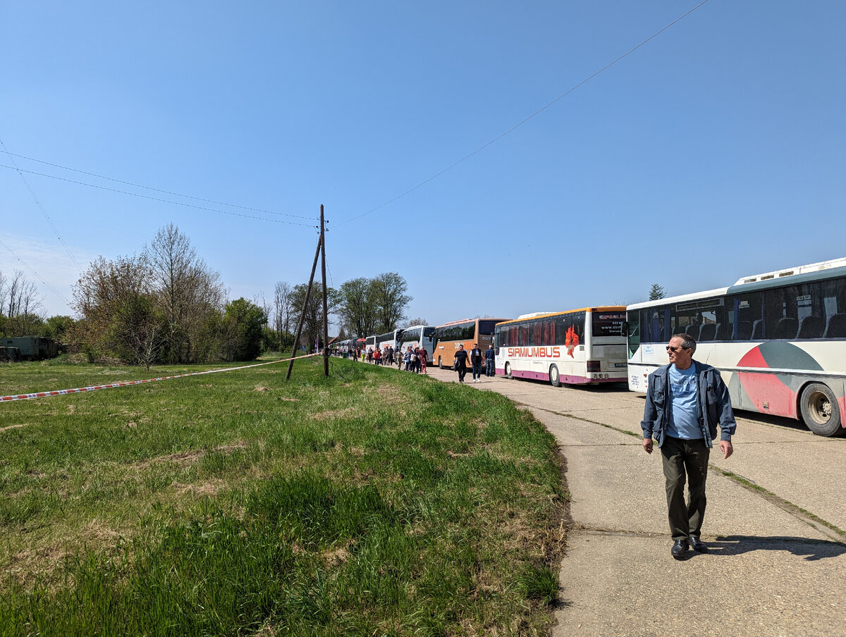 Это Палыч считает автобусы.