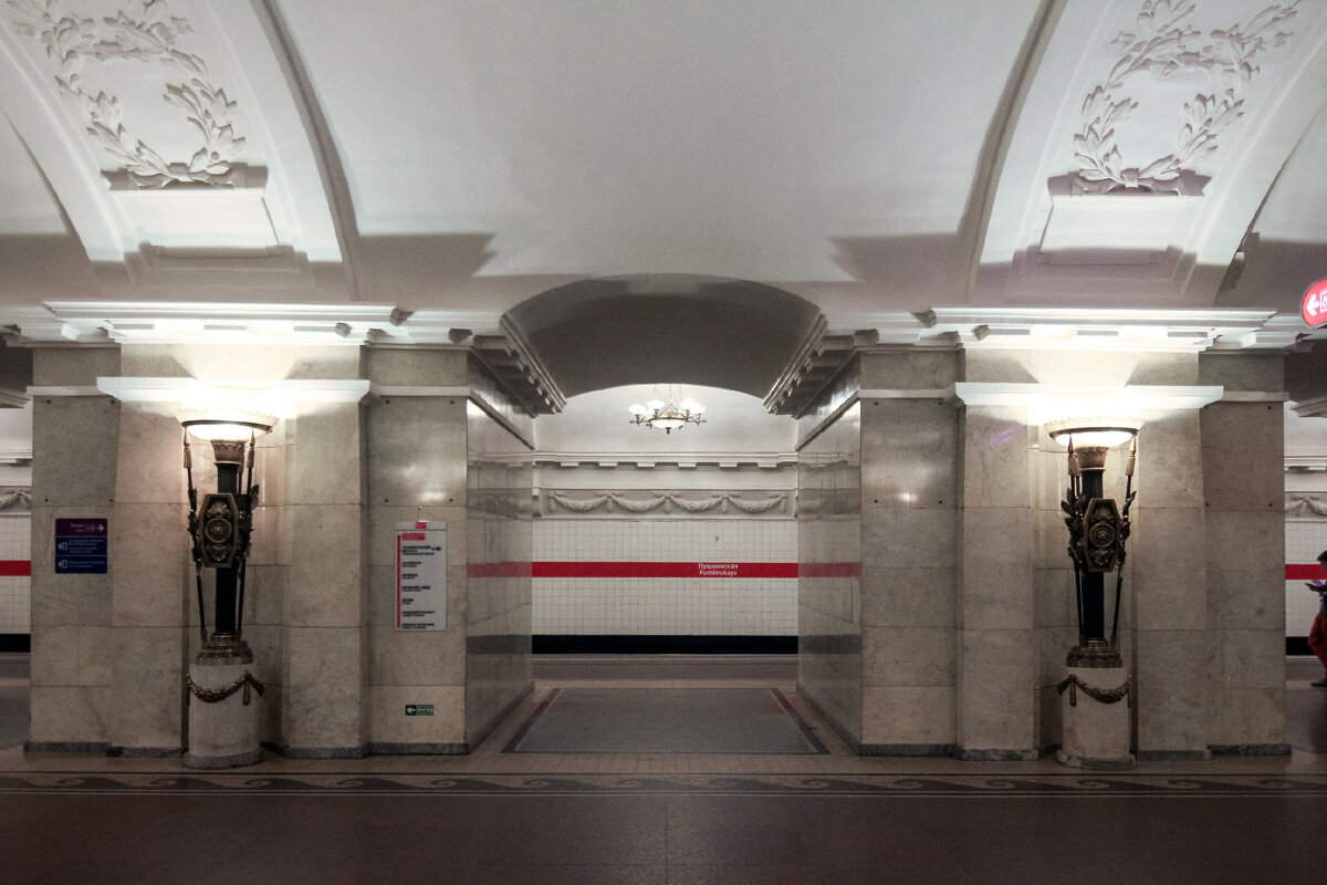 Пушкин станция метро. Пушкинская (станция метро, санкт-петербург). станция пушкинская петербургского метрополитена. станция метро пушкинская спб. вестибюль станции метро пушкинская.