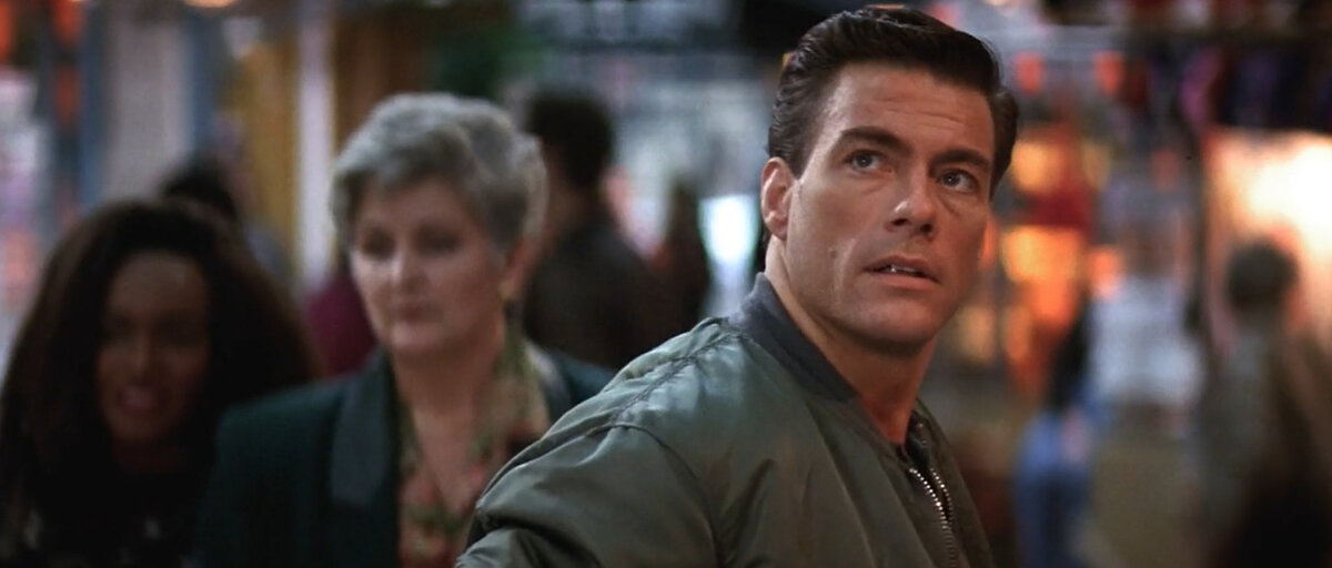 Кадр из кинофильма "Патруль времени", 1994 г., режиссер Питер Хайамс, сценаристы Марк Верхайден, Майк Ричардсон, композитор Марк Айшем (скриншот)