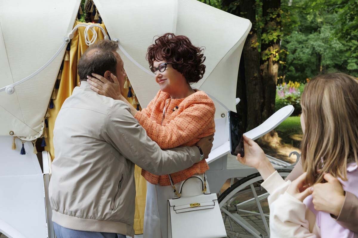 Ирина Розанова в сериале «Моя мама - шпион» (16+).