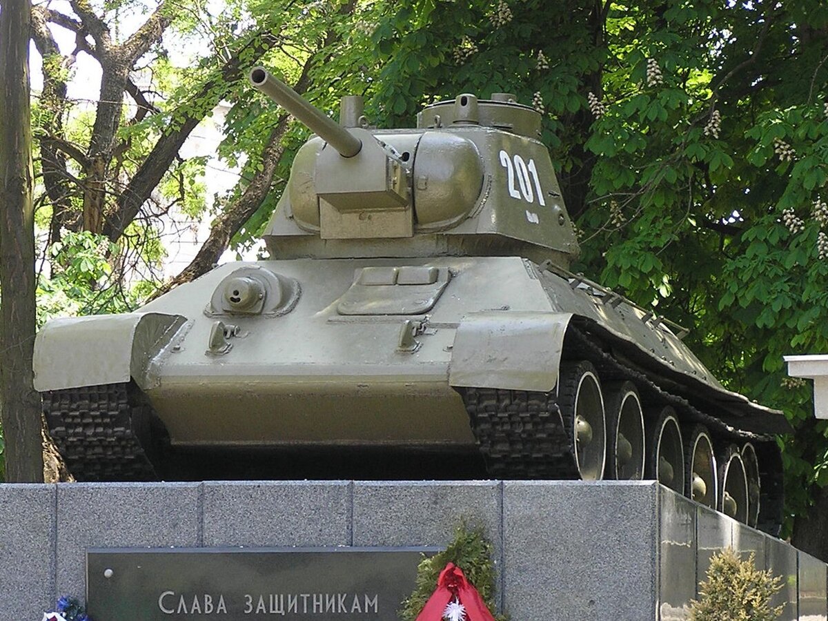 ОТ-34. Один из немногих танков, у которых на огнемет было заменено не главное орудие.  С просторов интернета.