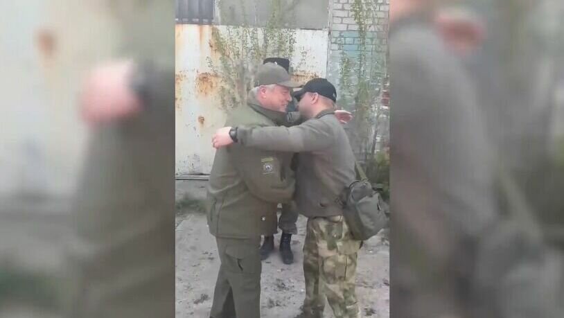     Губернатор Ростовской области Василий Голубев нанес визит участникам СВО, дислоцирующимся в ДНР, об этом он рассказал в своем Telegram-канале.