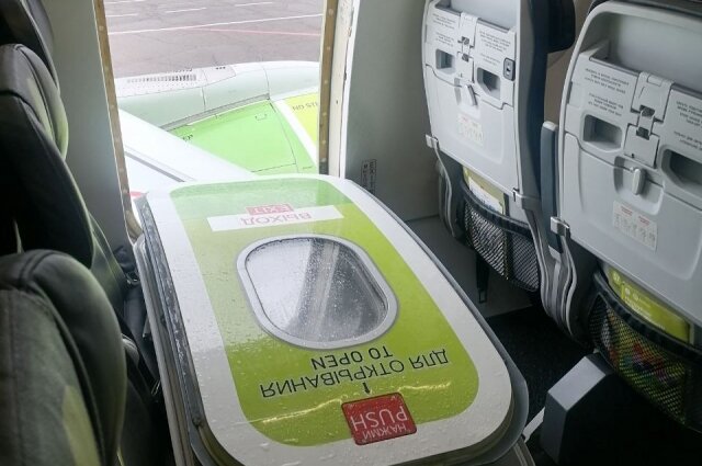    Сработавший надувной трап Фото:  АиФ/ Очевидец