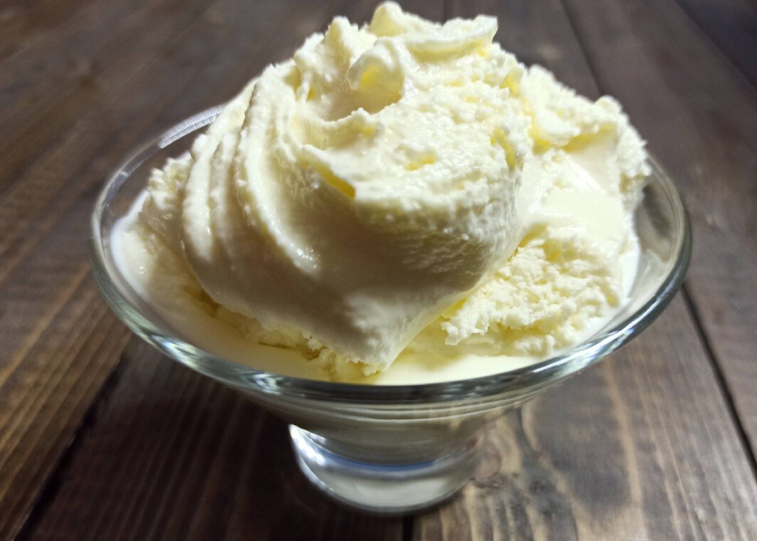 творожный крем. взбитые белки. крем кондитерский. сливочно сметанный крем. взбить белки до крепких пиков.