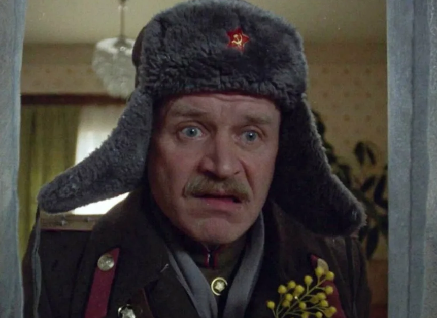 Капитан И. Крюков (играет С. Никоненко) застал жену с любовником. Изображение из открытых источников