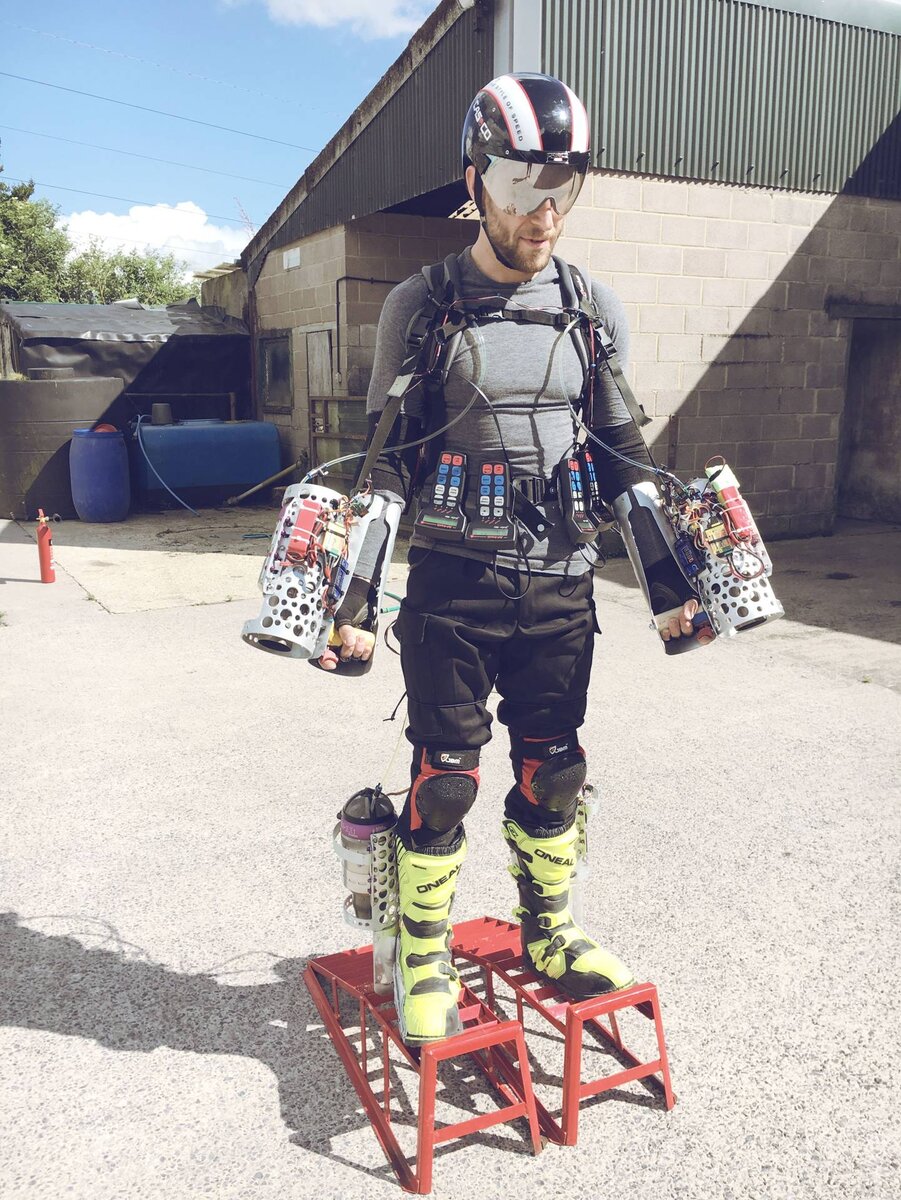 Ранний прототип костюма