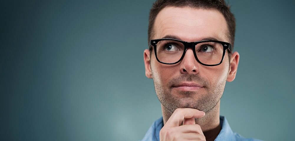 Задумчивый человек.