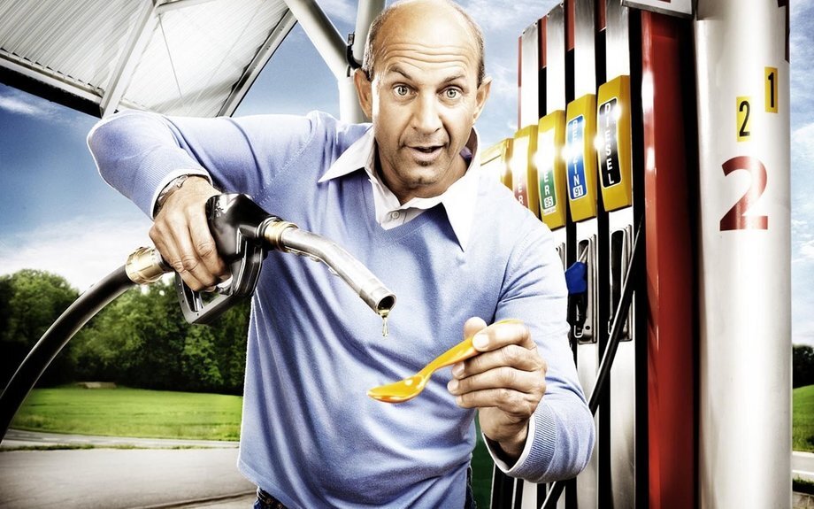 При этом в октябре цены на бензин выросли на 0,5% по сравнению с сентябрем, а на дизель в среднем — на 1,2%. За прошедшую неделю, отмечает Росстат, увеличение цен на бензин автомобильный отмечалось в 42 центрах субъектов РФ.