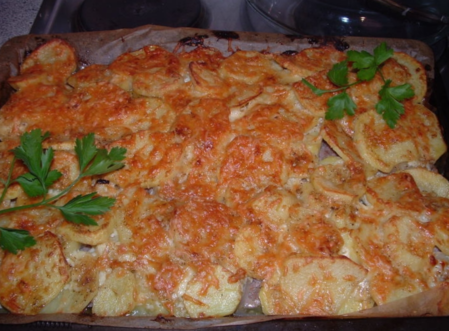 Осетрина, запеченная с картофелем в духовке – рецепт приготовления с фото от slep-kostroma.ru