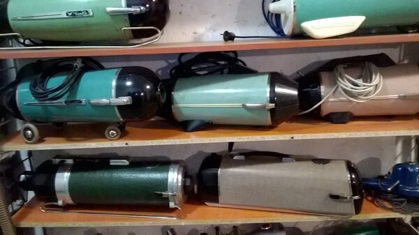 Советские пылесосы в ассортименте. Фото с сайта https://pikabu.ru