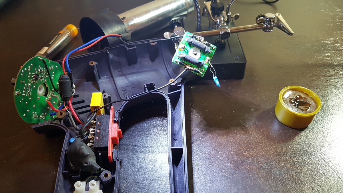 Когда что-то разбираешь - всегда фоткай! Это прибавляет шансов собрать все обратно