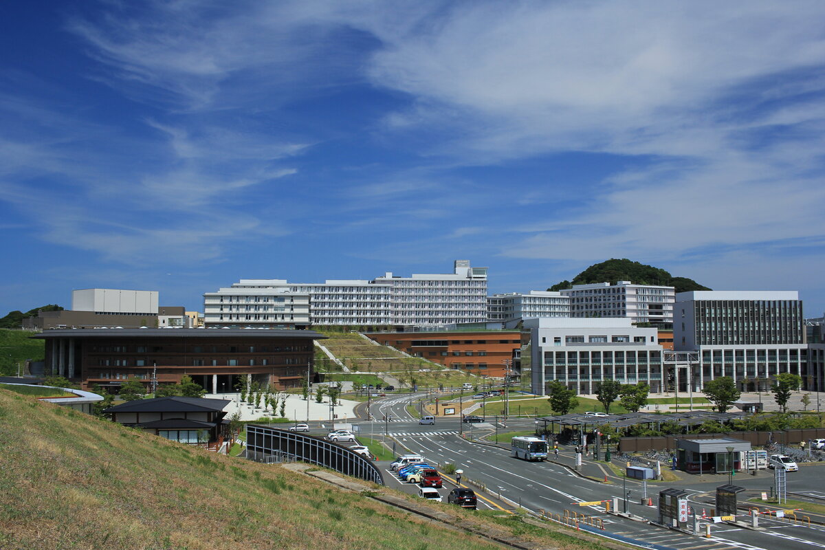 Kyushu University (яп. 九州大学 Кю:сю: Дайгаку) - крупнейший университет на острове Кюсю, г. Фукуока. Photo By 新幹線 - Own work, CC BY-SA 4.0