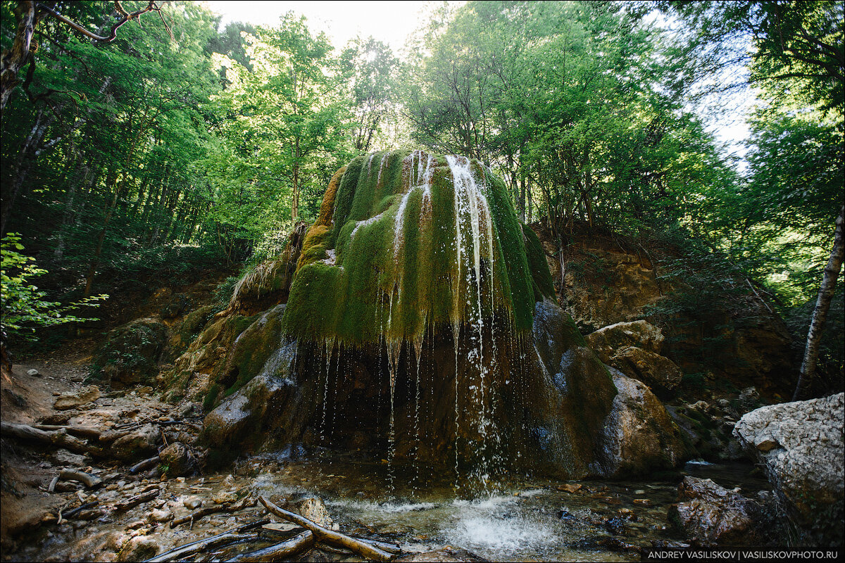 Серебряный ручей крым. Серебряные струи 2020. Чайный домик в серебряные струи. Водопад серебряные струи огэ. Водопад серебряные струи в крыму.