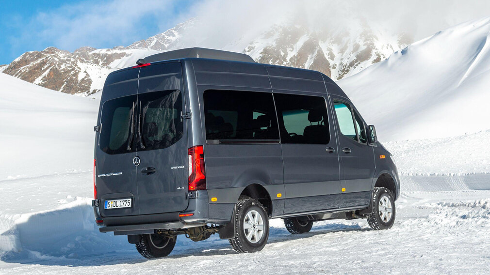 Mercedes Benz Sprinter 2019 with people