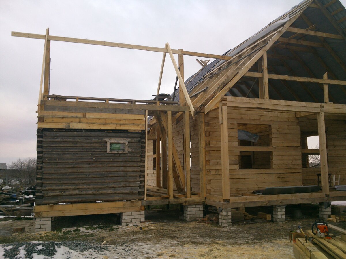 Тут Заказчик решил добавить к дому террасу и старую баню внедрить в дом.