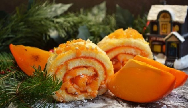 бисквитный рулет с хурмой-вариант подачи