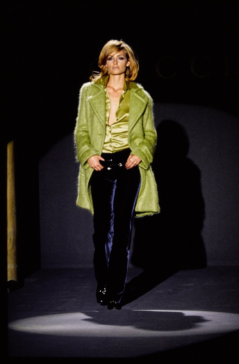https://assets.vogue.com/photos/55d4a81629ae4c5551201649/master/pass/GUCCI-FALL-1995-RTW-01-AMBER-VALLETTA.jpg