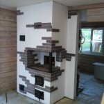 Сверху на этой русской печи стоит камин второго этажа.