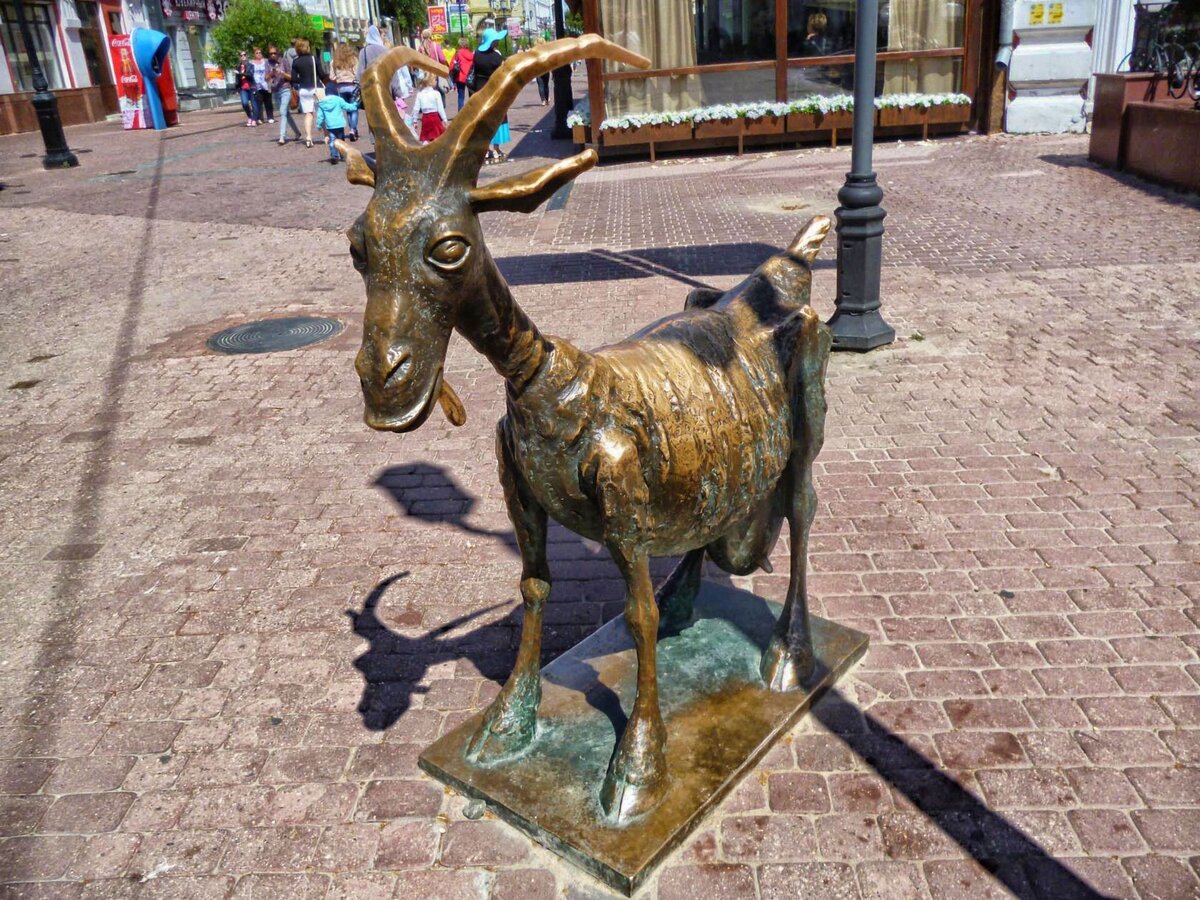 Памятник козе дерезе в Нижнем Новгороде