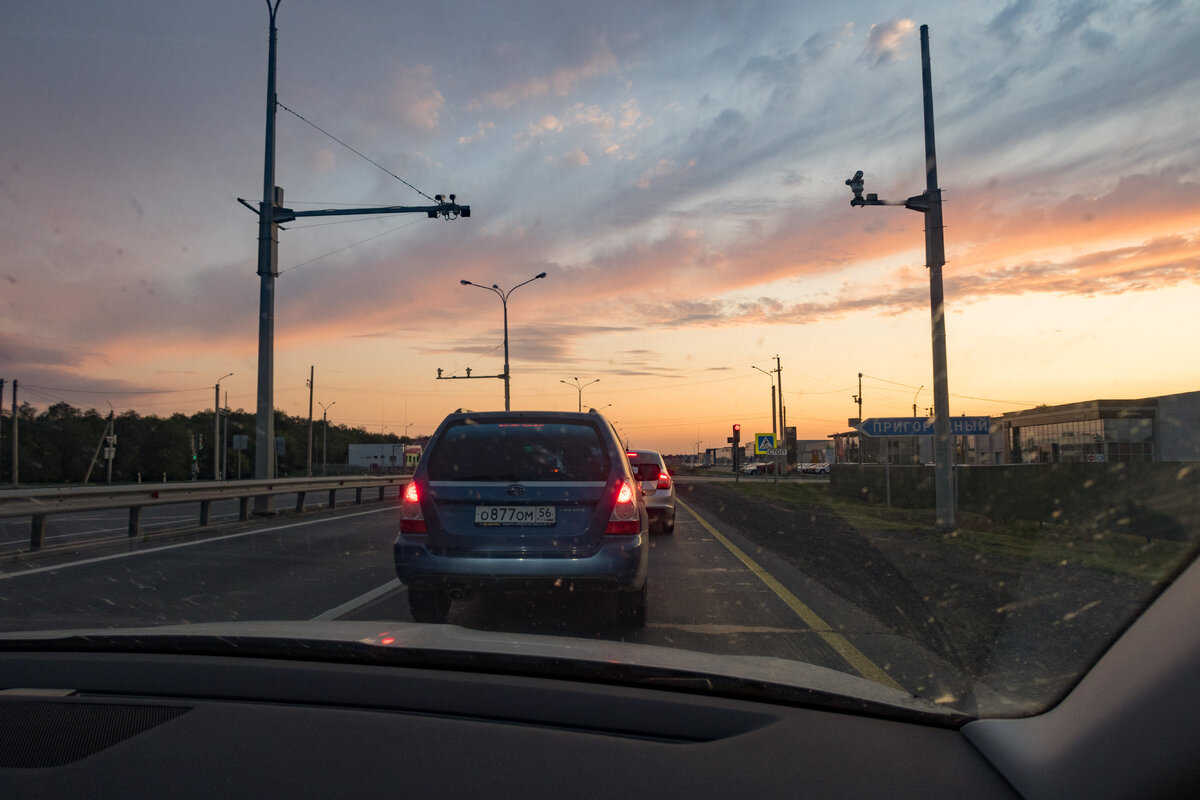 Городские камеры оренбург. Фото из машины город въезд в Оренбург осень.