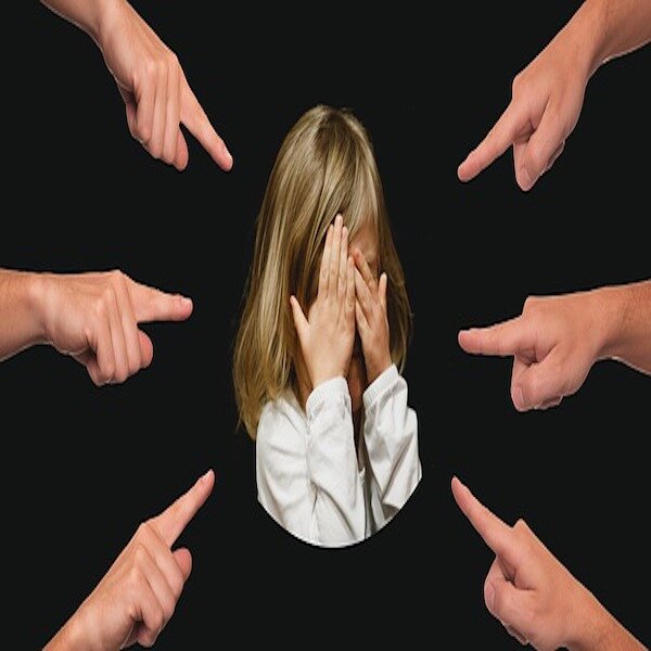 https://pixabay.com/photos/bullying-child-finger-suggest-3089938/