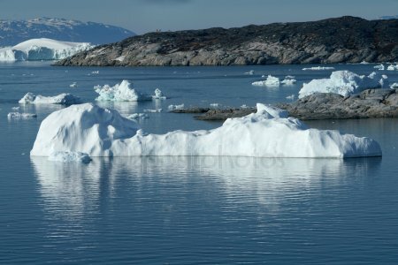 https://st2.depositphotos.com/8911320/11766/i/450/depositphotos_117669258-stock-photo-icebergs-are-on-the-arctic.jpg