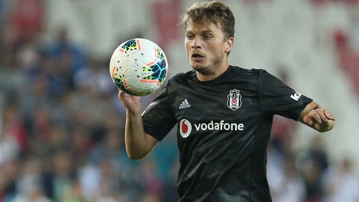 Фото с сайта:  https://www.fanatik.com.tr/besiktasli-adem-ljajice-milli-davet-2083987