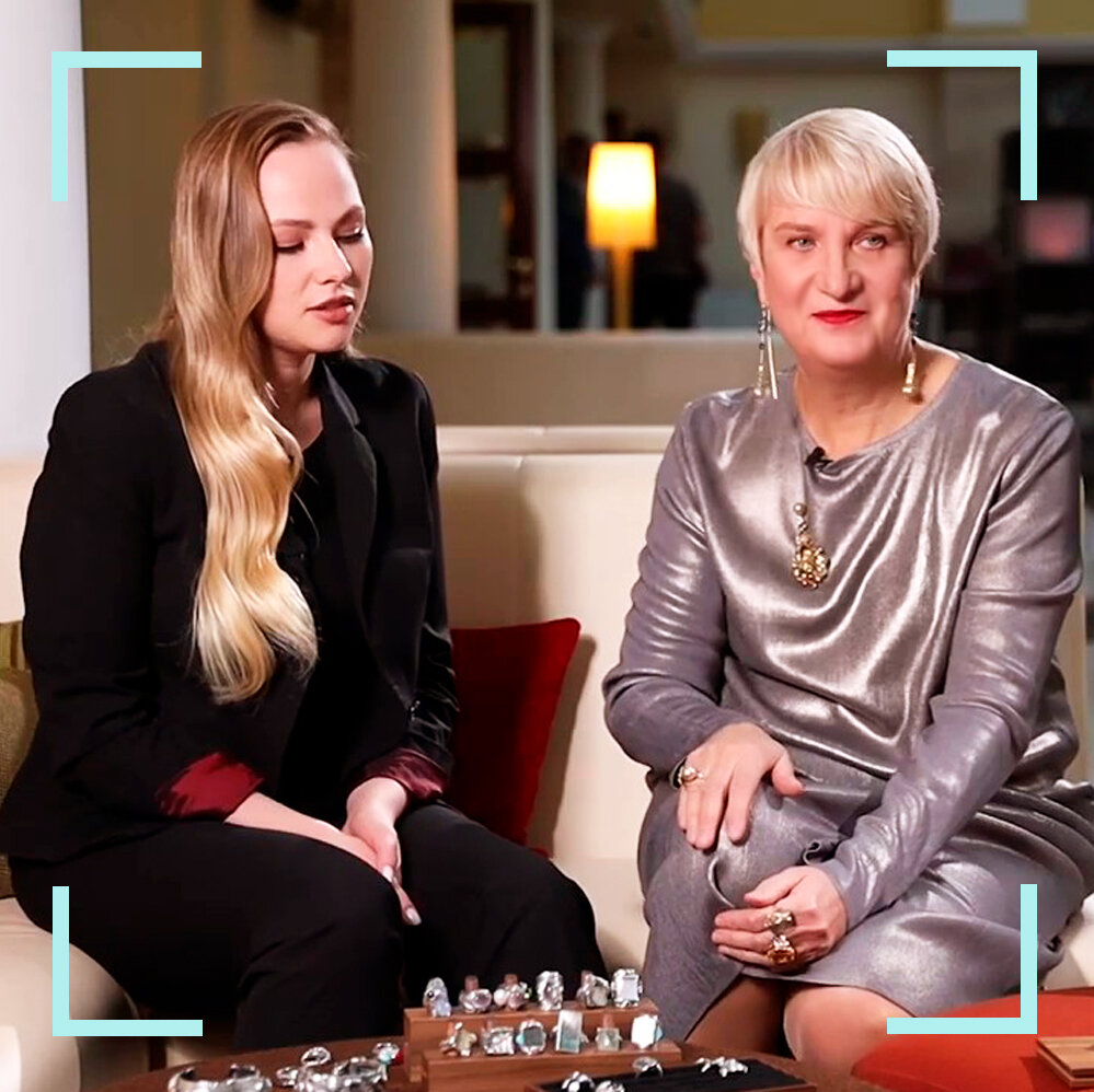 Справа – Нона Дронова, признанный ювелирный эксперт