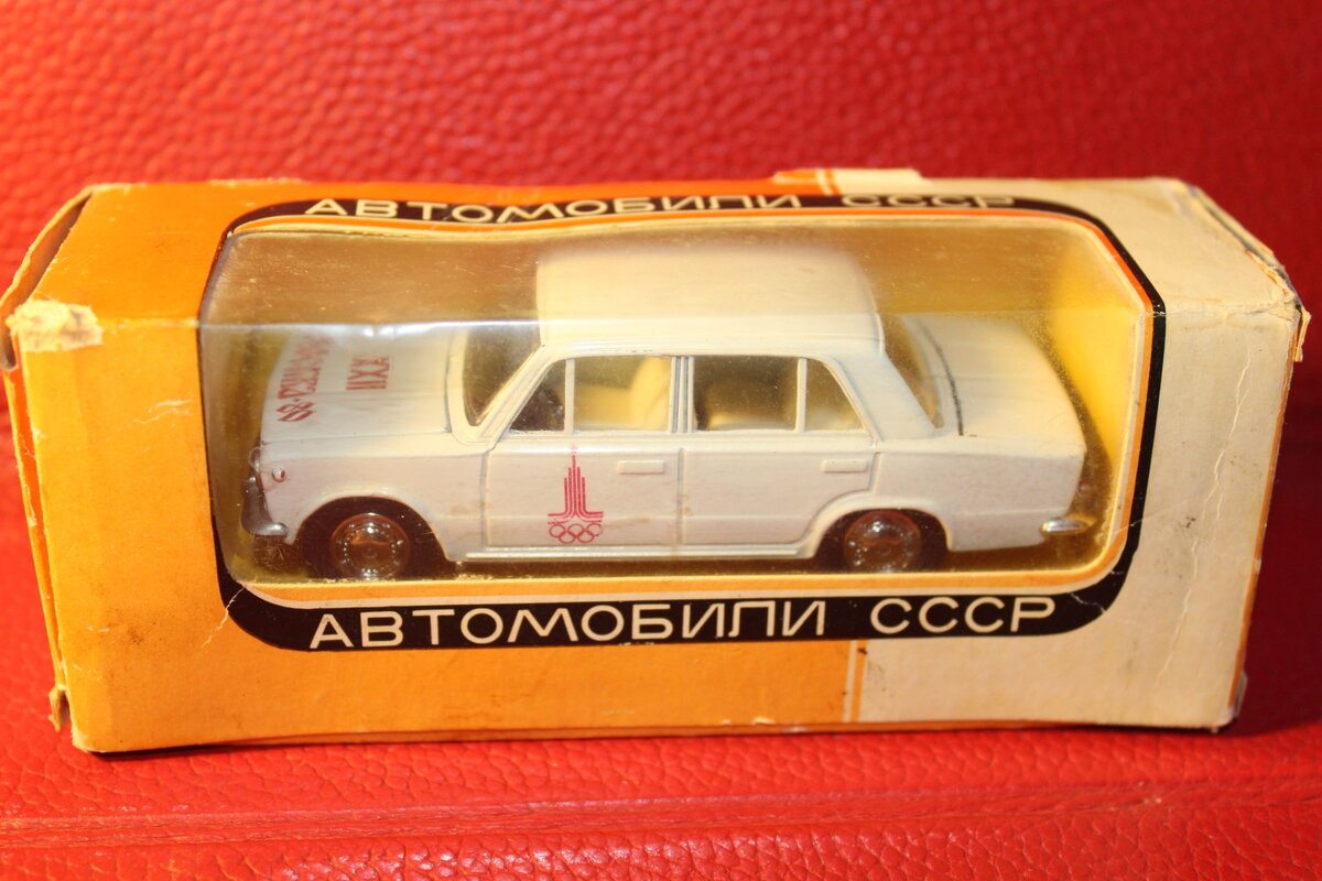Модель в Олимпийской коробочки с Олимпийской тамповкой,1979 года