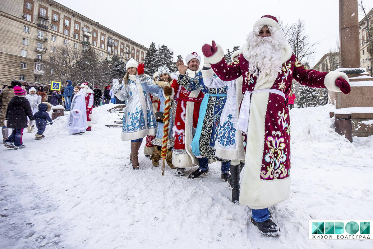 Новогодние праздники в волгограде. Новогодние гуляния. Новогодние народные гуляния. Новогодние гуляния в России. Новогодние уличные гуляния.