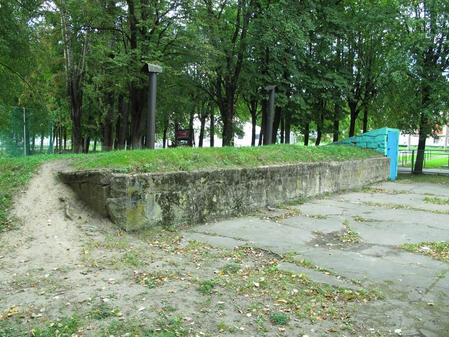  Внутрь попасть не удалось - избушка на клюшке