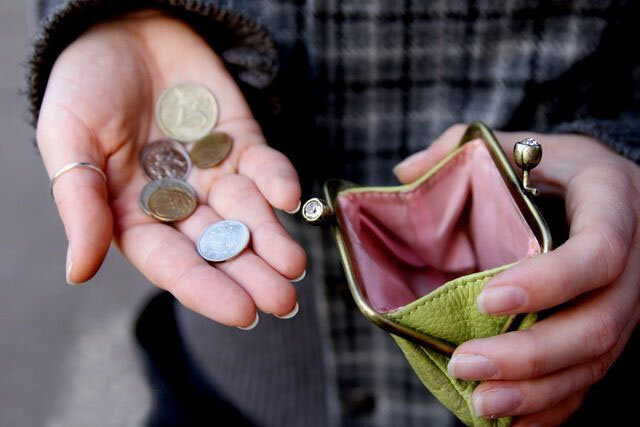 Давайте в долг только самым близким и то 100 раз подумайте.