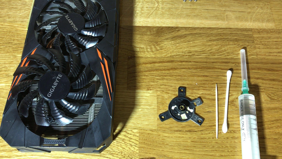 Почему вентилятор. Кулер Gigabyte n14180. Винтики для кулера видеокарты Lenovo RX 560. GTX 1070 гигабит 2 кулера в разборе. Кулер для видеокарты Gigabyte разбор
