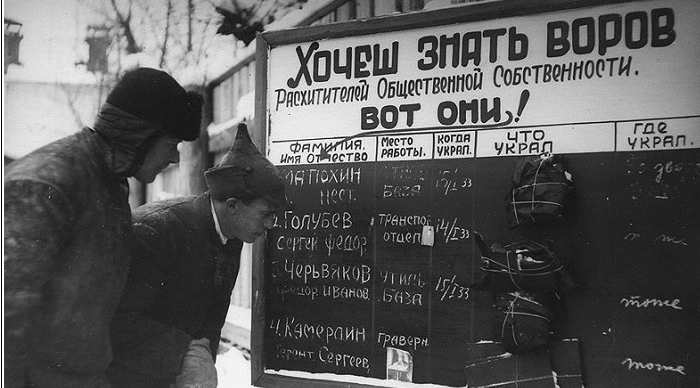 Постановление Центрального исполкома и Совнаркома Советского Союза, известное под названием «Об охране имущества государственных предприятий, колхозов и кооперации, и укреплении общественной (социалистической) собственности» и принятое 7/08 1932-го (откуда, собственно, и негласное название – «Указ 7-8»), чаще всего трактуется как яркое проявление репрессивной сталинской политики в отношении села. Однако, до сегодня не утихают споры относительного того, был ли этот законодательный акт своеобразным карающим мечом на крестьянские головы или же для его принятия имелись объективные рациональные основания 